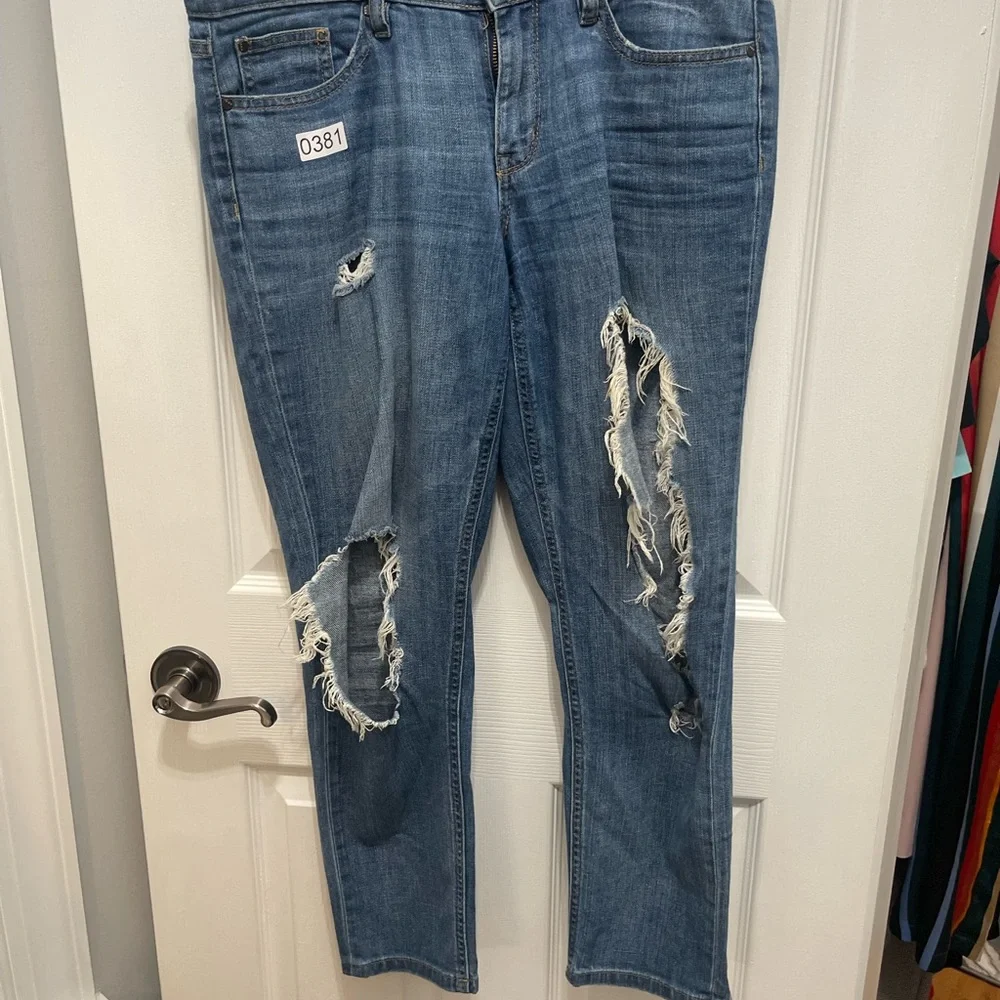 A.n.a jeans very distressed size 4 good condition - Picture 2 of 12